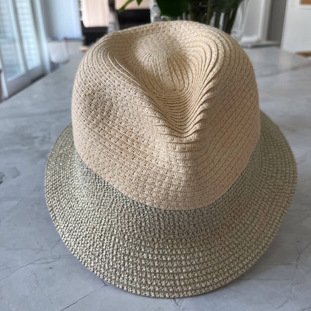 Straw hat w/silver brim